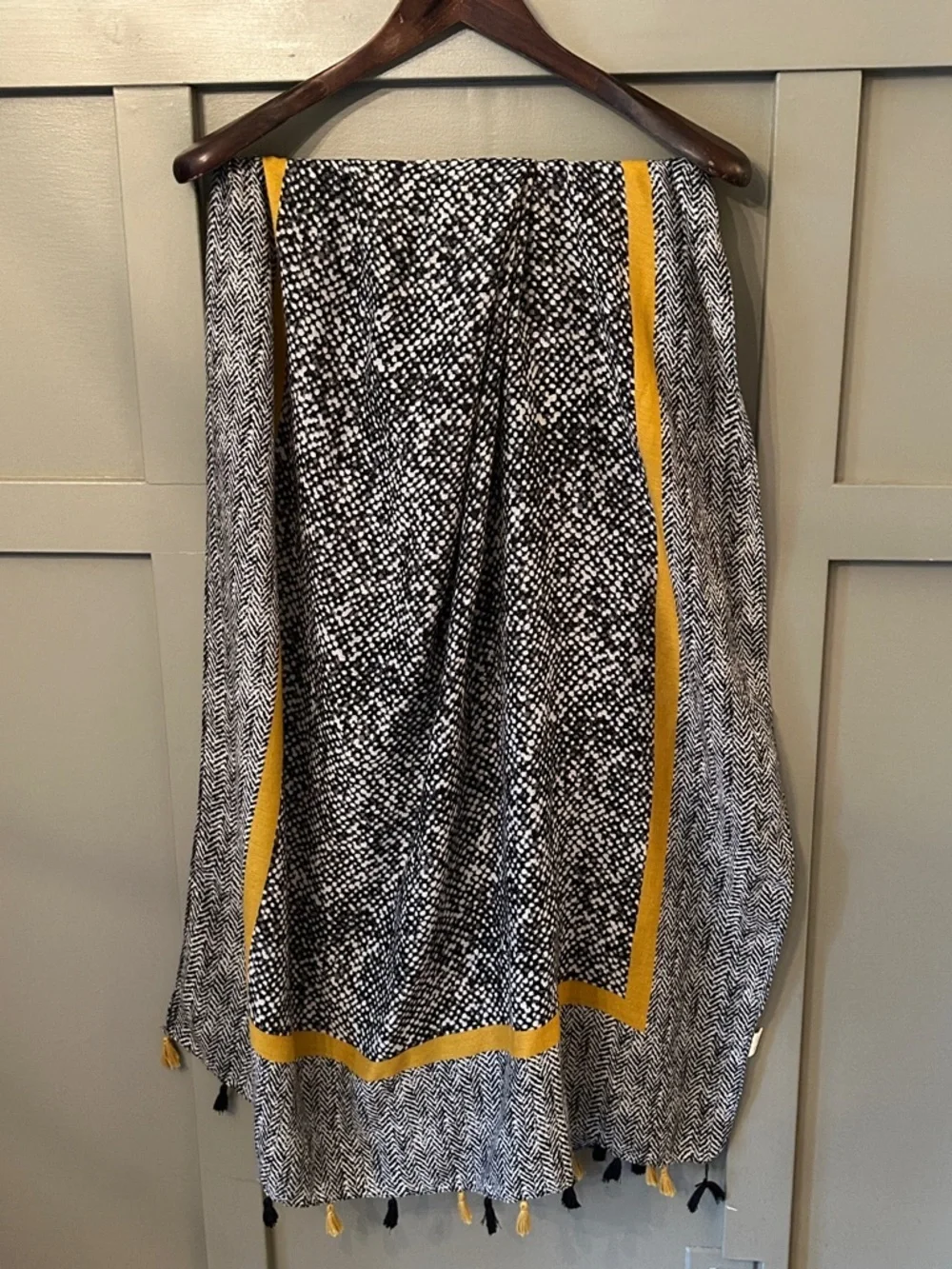 Scarf Gray Yellow Printed With Tassels 71